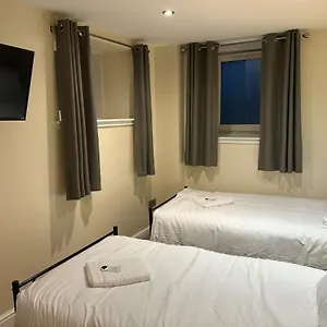 Homestay Twin With En-suite, Edinburgh