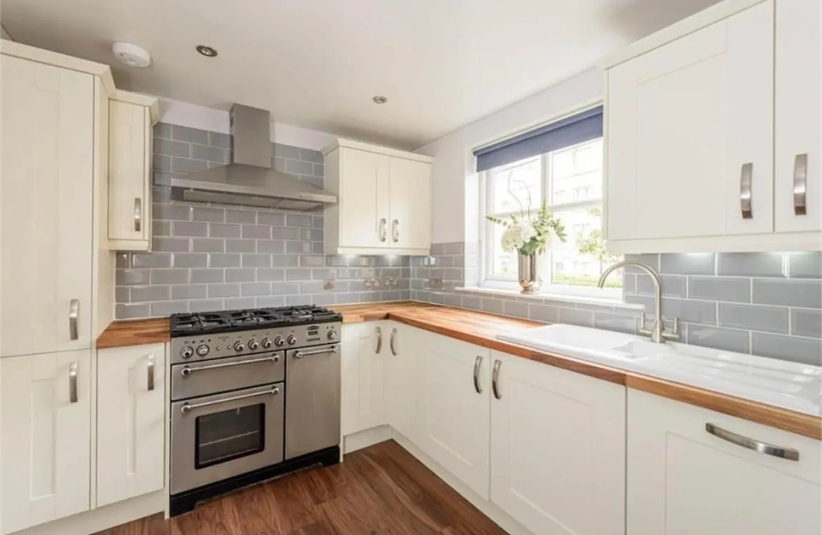 Cosy Roseburn Apartment, Edinburgh - 2 Bedrooms, Free Parking contacts