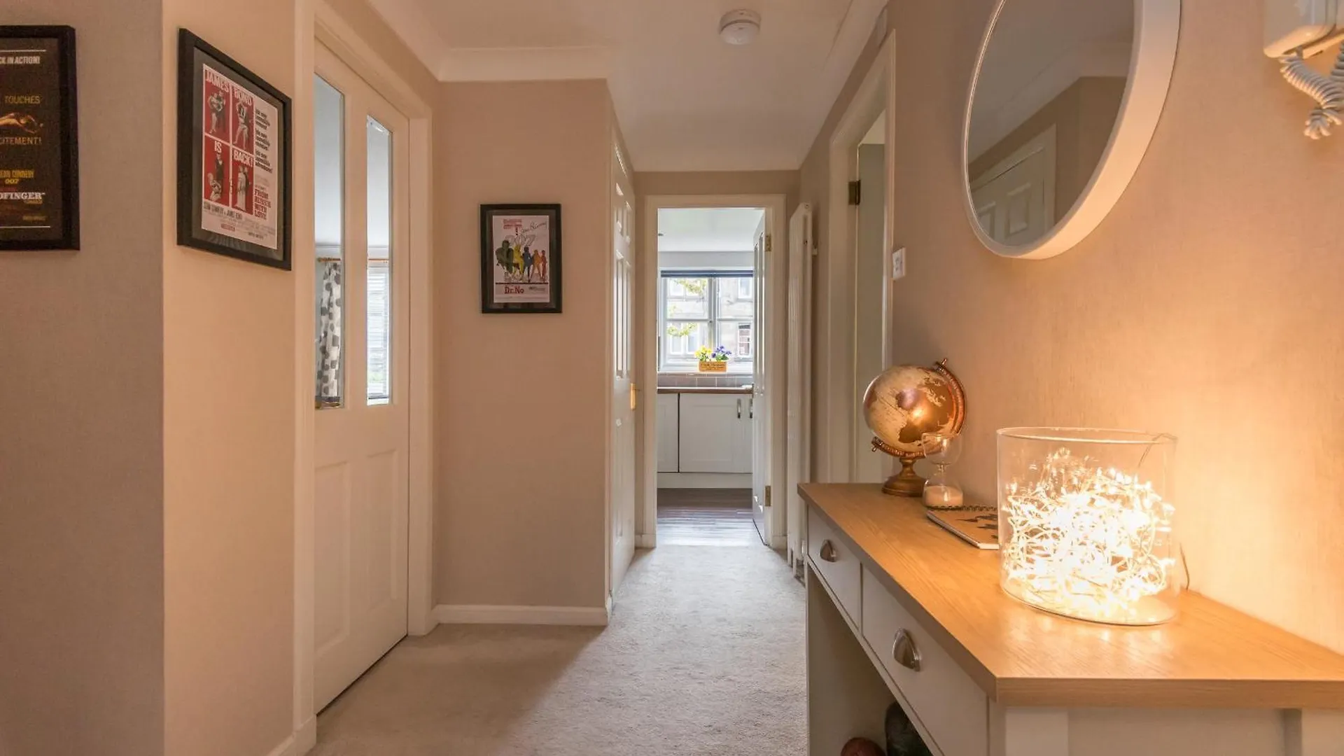 Cosy Roseburn Apartment, Edinburgh - 2 Bedrooms, Free Parking Apartment