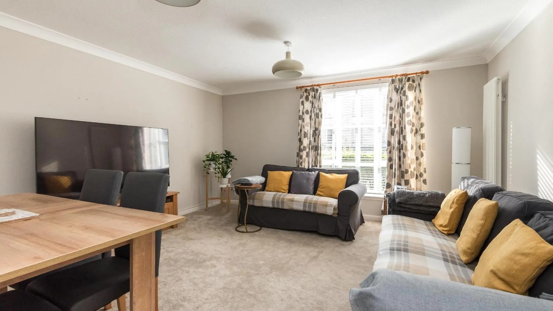 Cosy Roseburn Apartment, Edinburgh - 2 Bedrooms, Free Parking 0*,  United Kingdom