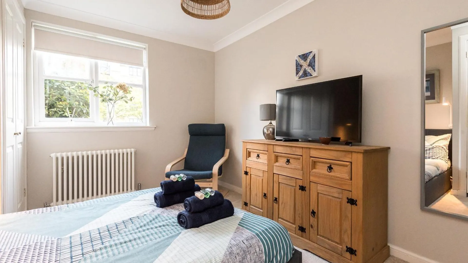 Cosy Roseburn Apartment, Edinburgh - 2 Bedrooms, Free Parking Apartment