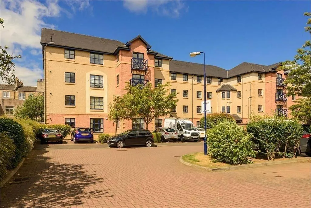 Cosy Roseburn Apartment, Edinburgh - 2 Bedrooms, Free Parking Apartment