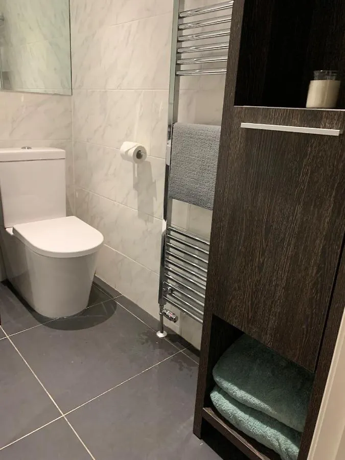 Cosy Roseburn Apartment, Edinburgh - 2 Bedrooms, Free Parking