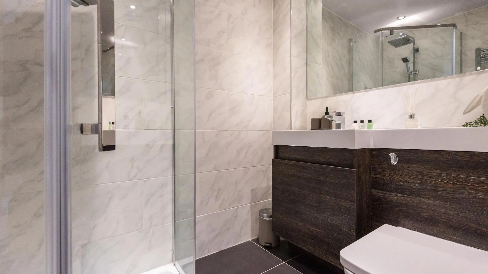 Apartment Cosy Roseburn Apartment, Edinburgh - 2 Bedrooms, Free Parking