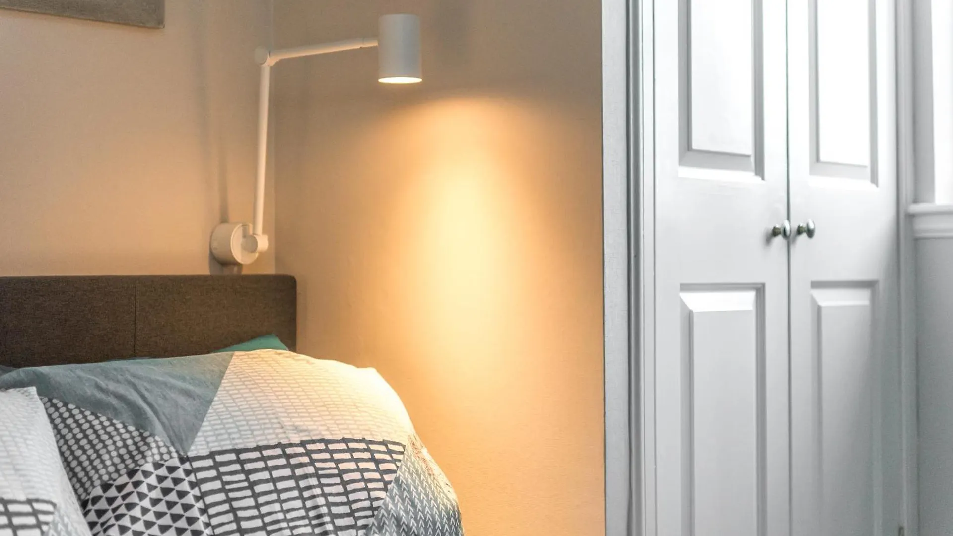 Apartment Cosy Roseburn Apartment, Edinburgh - 2 Bedrooms, Free Parking